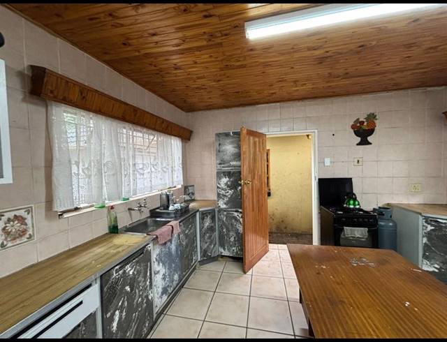 4 BEDROOM HOUSE FOR SALE IN VANDERBIJLPARK CE 2